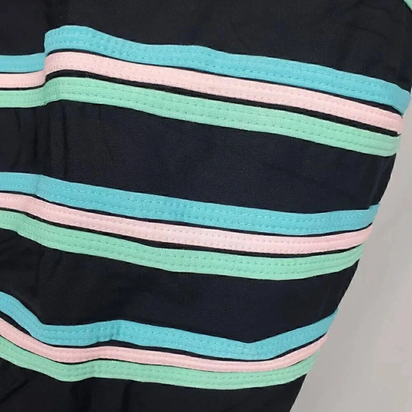 Women's INCHES AWAY One Piece Swimsuit SZ 10 Black Slimming Tummy Flatter Square - Picture 2 of 14